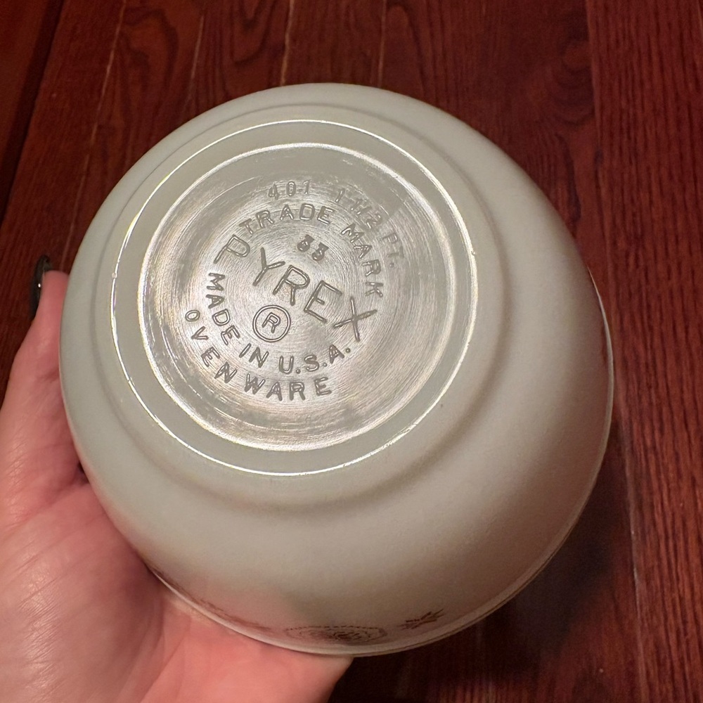 Vintage Pyrex Town and Country Mixing Bowl 401 - Picture 2 of 6